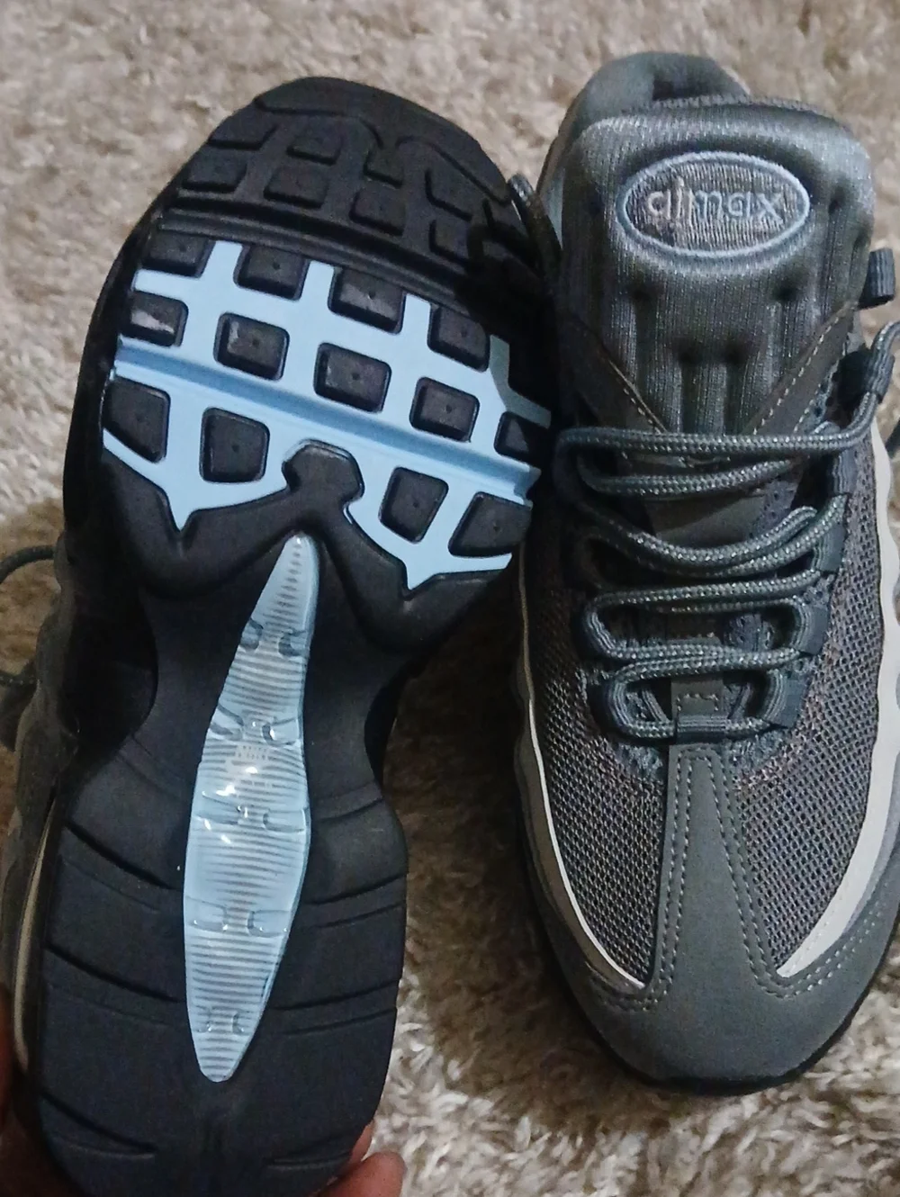 NWOT NIKE AIR MAX
